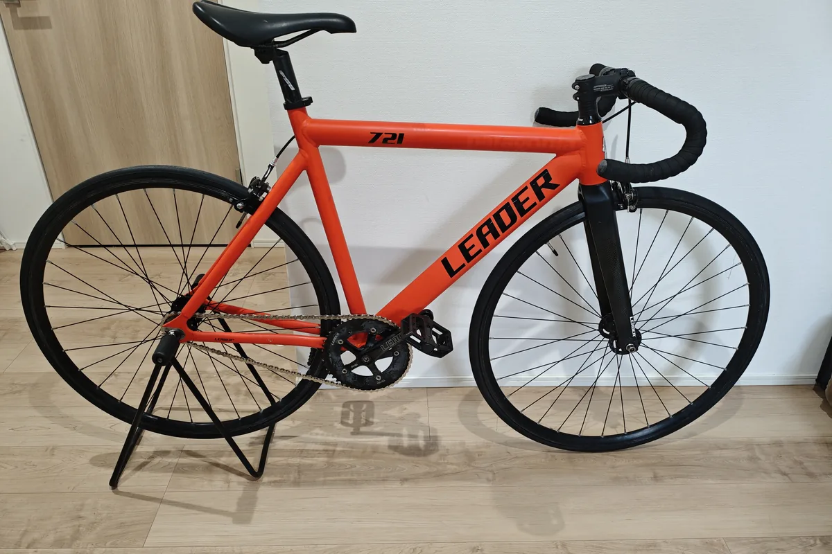 買い取った LEADER 721 のピストバイク（2020年式・赤・要部品交換）